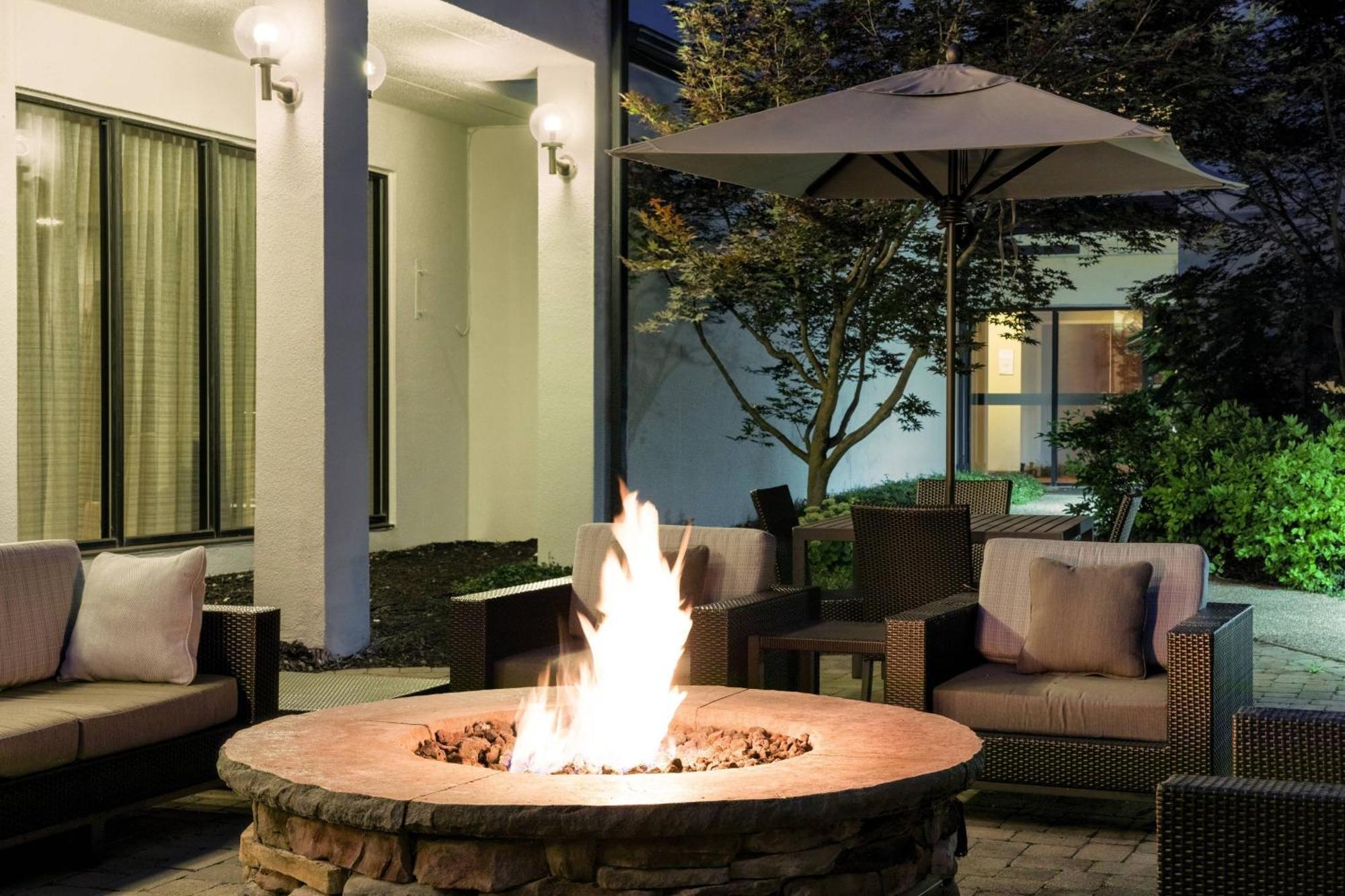 Courtyard Cincinnati Blue Ash Exterior foto